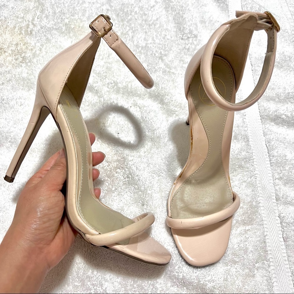 MISSGUIDED squared toe single strap heel sandals nude womens size 8
